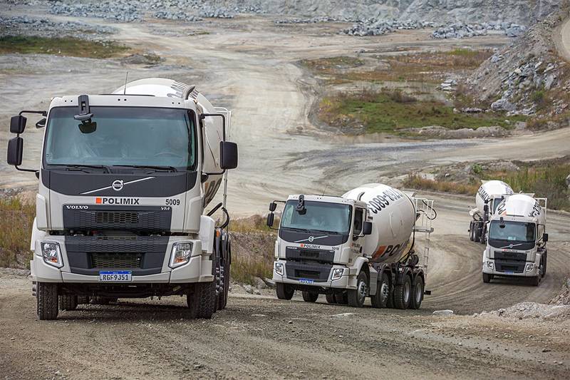 Caminhão betoneira Polimix